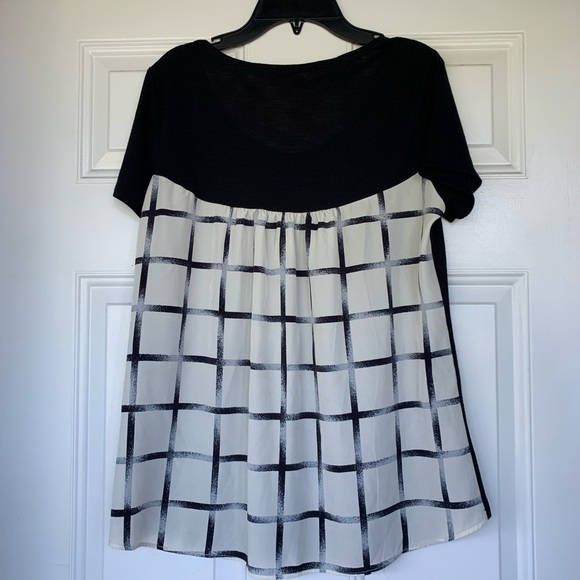 Charming Charlie Black/White Pocket Top - size Med - Picture 2 of 5